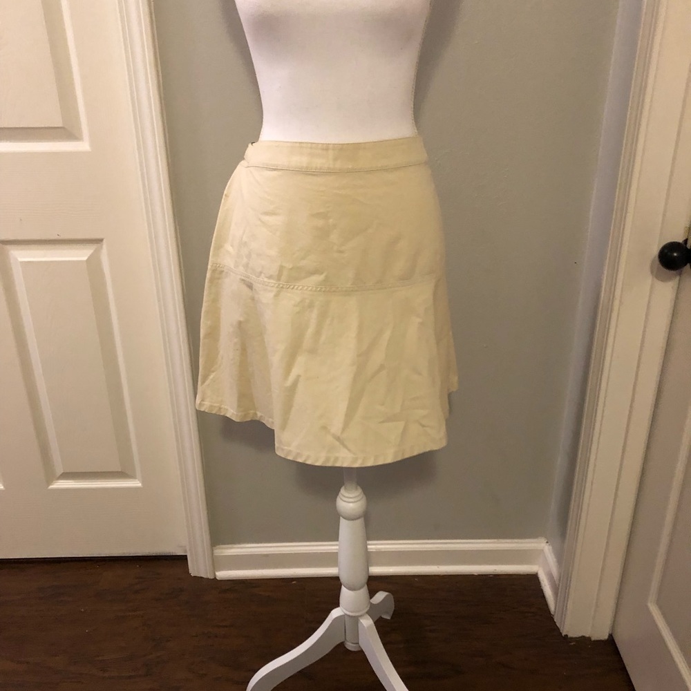 Khaki “tennis-style” skirt. Gap size 14.